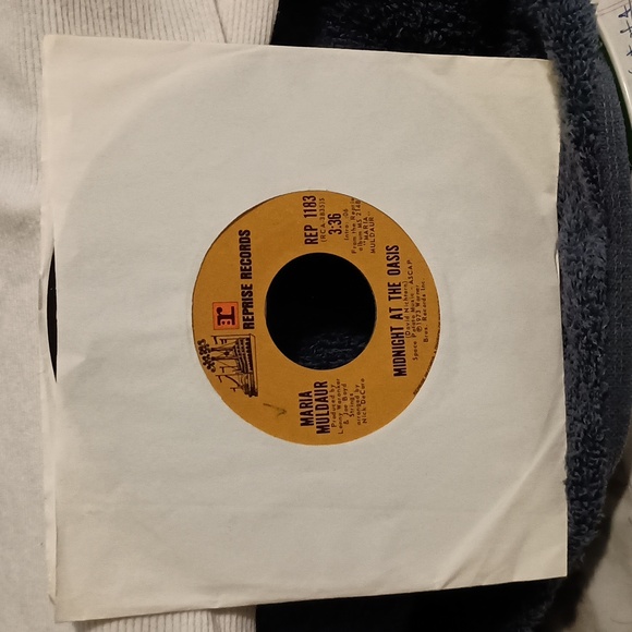Maria Muldaur 45 record 7" Midnight at the Oasis & Any Old Time excellent shape - Picture 5 of 5